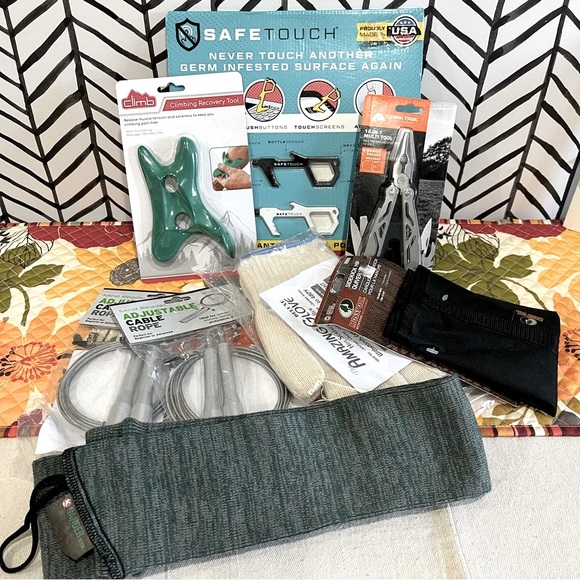 NWT Ultimate Outdoor Enthusiast Gadget Bundle - Picture 3 of 15